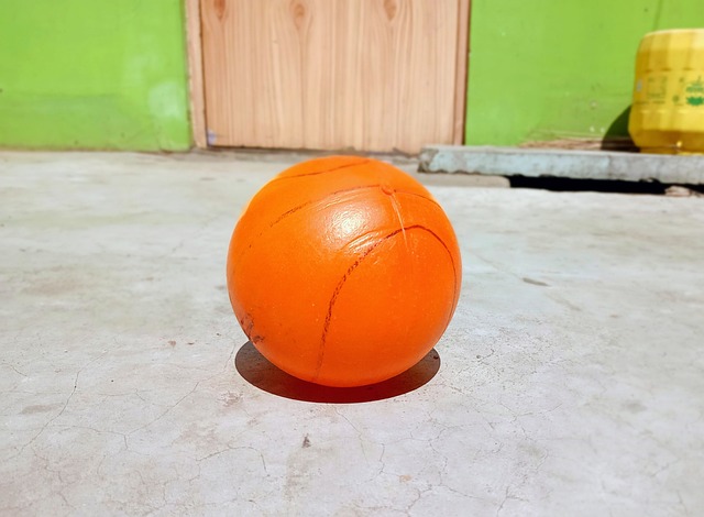 詹姆斯戴发带回归！湖人轻松击败灰熊，稳坐西部前四冲击西部决赛.