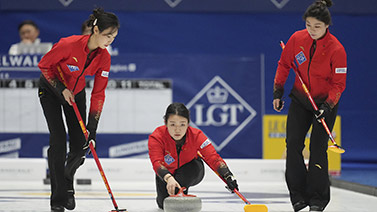 逐漸浮出水 逐漸浮出水